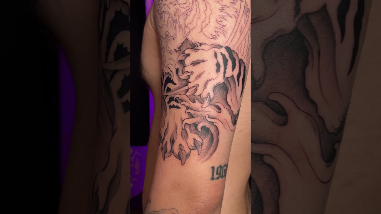 japanese tiger tattoo / waves tattoo / black tattoo / #japanese #oldschool #tattoo #tattooing #art