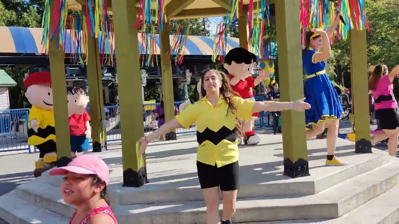 Toronto - Canada's Wonderland - PEANUTS Block Party
