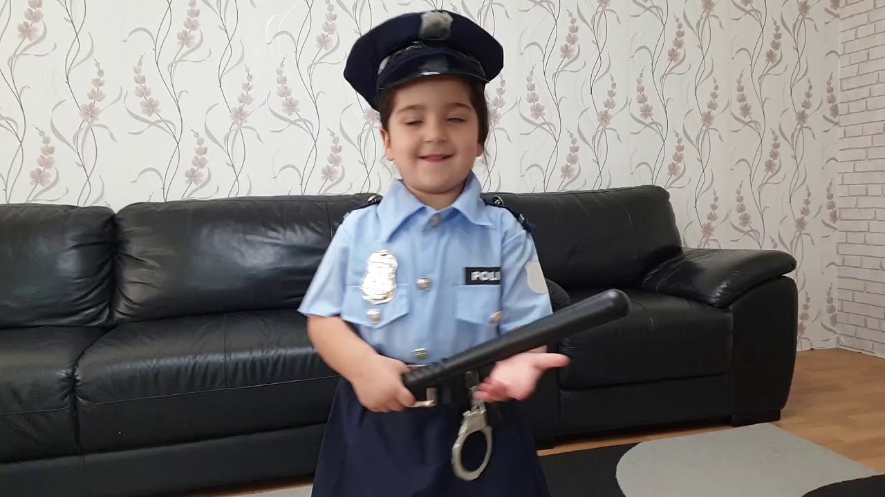 تيم يلعب في المنزل ولا يقوم بالواجبات وغزل تعلمه الانضباط وترتيب ألعابه