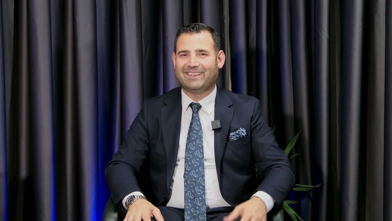 Uzaya Çıkacak Olan Emlakçı Ahmet Temel