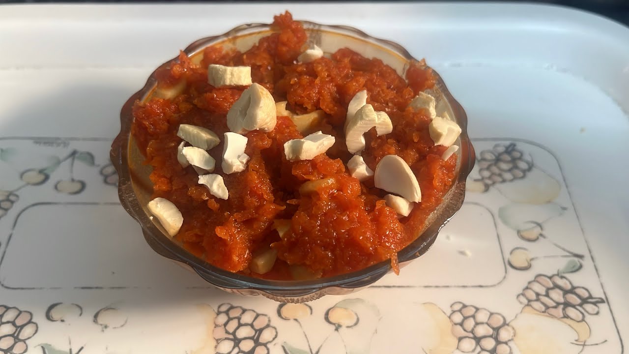 Gajar ka halwa🥕 carrot halwa #gajarkahalwa #viral #nonfollowers #healthydishes #maakehaathkajadoo 😋
