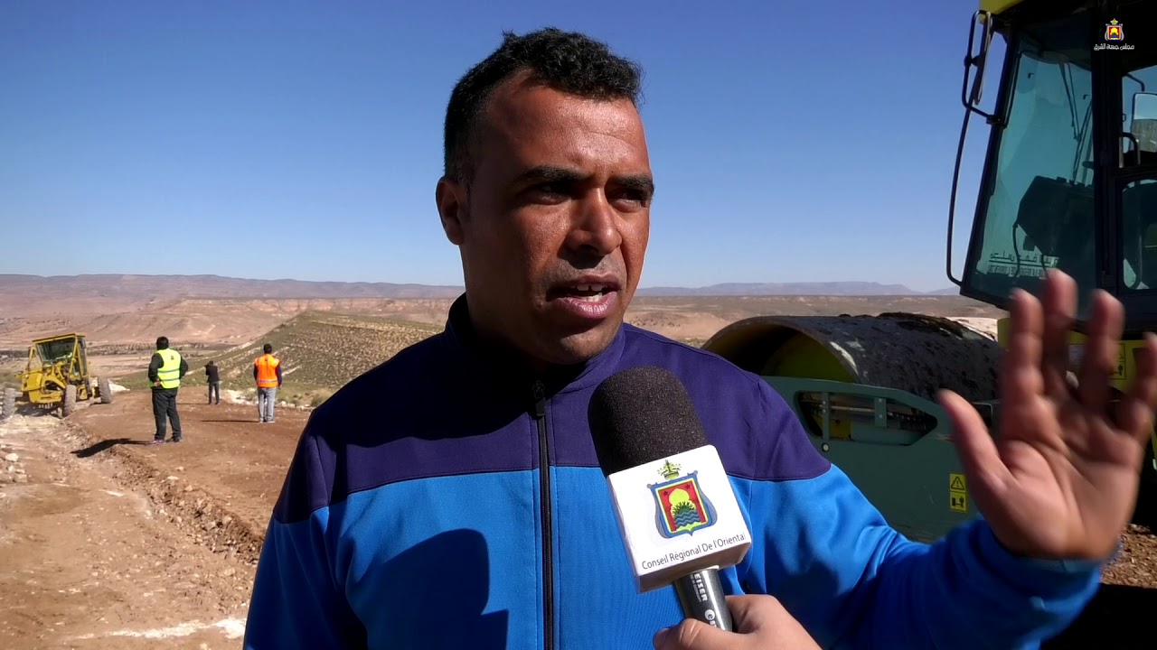 آليات مجلس جهة الشرق تفتح المسالك بجماعة لبخاتة إقليم جرادة