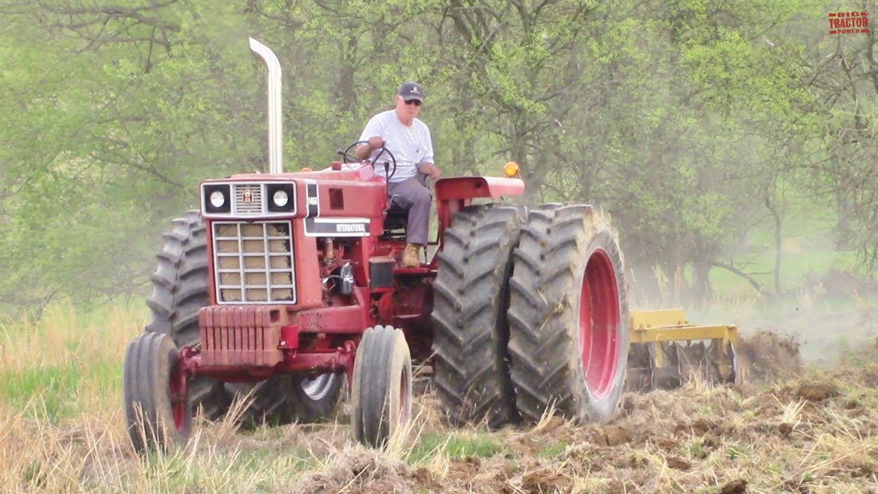 TRACTORS at Work: INTERNATIONAL 1466