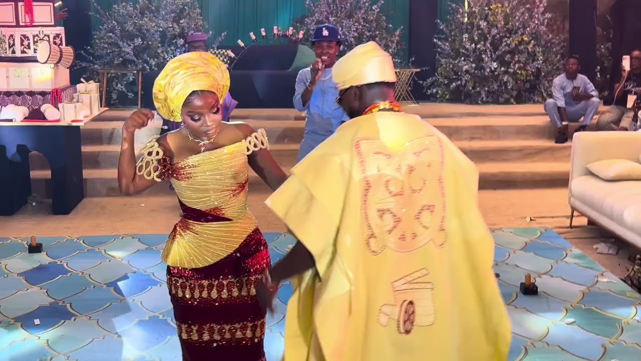 Watch Shoday and Spyro performance as they sing for Femi Dapson and Simisanya 