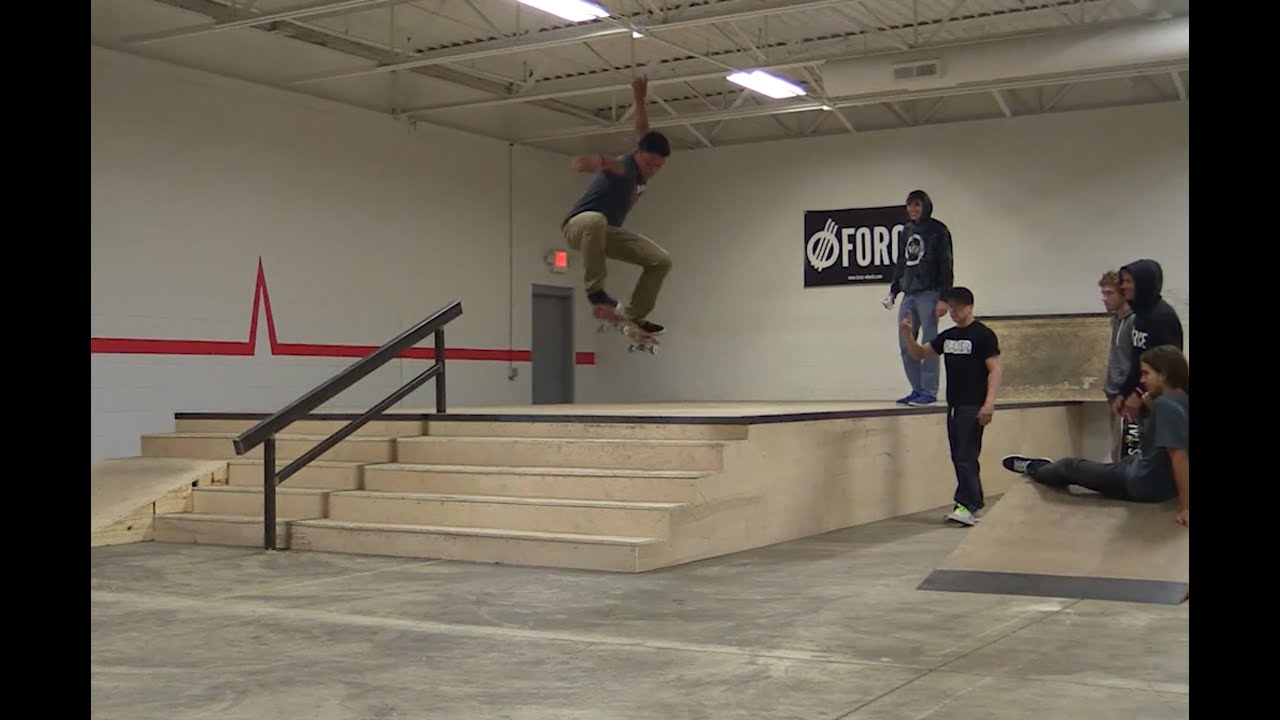 LIVE SKATE SUPPORT SHREDQUARTER'S 5 STAIR!