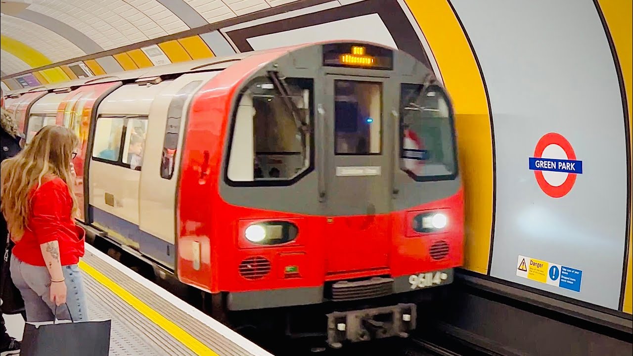 Sound of 1996 Stock Train Arriving and Departing on the London Underground Jubilee Line