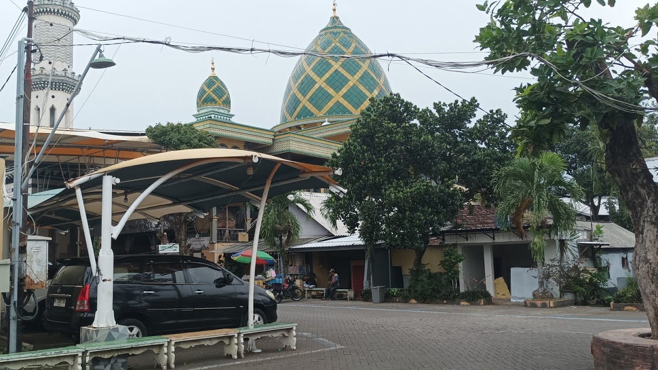 Rehat sejenak di masjid AL-MUKHLASHIN
