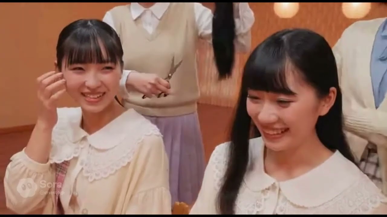 日本人のガーリィーな服装の女性が集団断髪するシーン AI動画