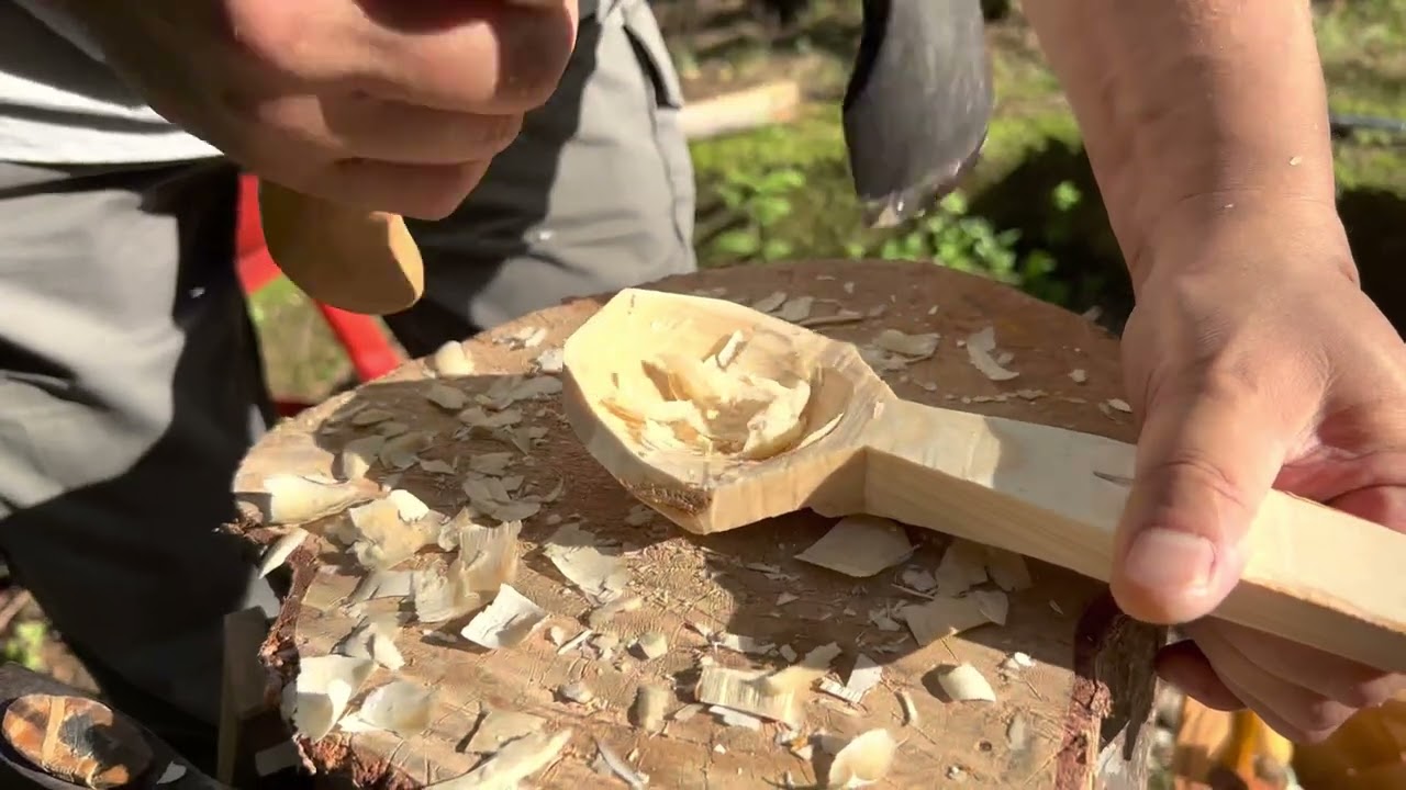Spooncarving in the summer forest #asmr#woodcarving