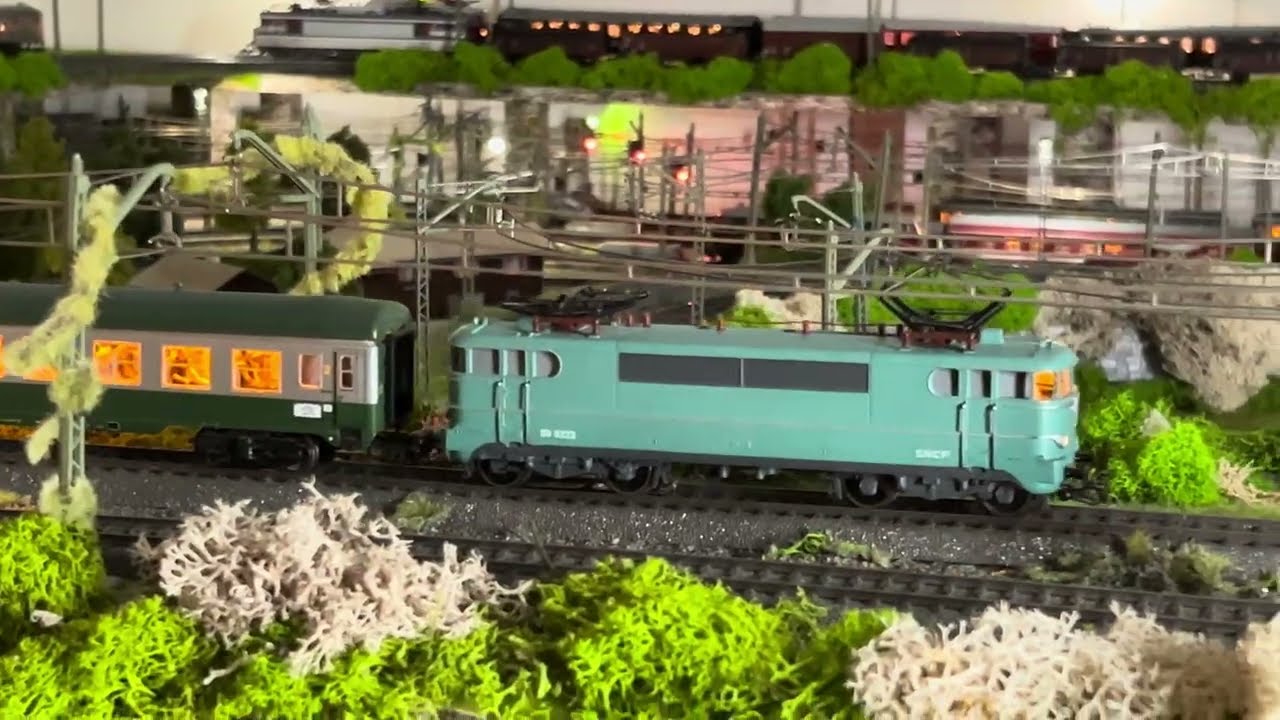 Märklin H0: Beleuchtet in der Dämmerung: BR 111, SNCF BB 9200, BB 22347, BB 15000
