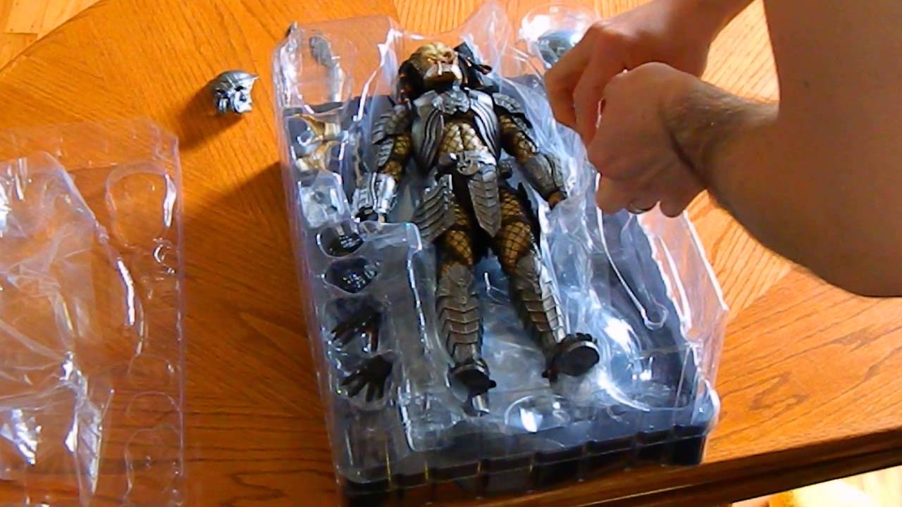HOT TOYS MMS 221 AVP Celtic Predator