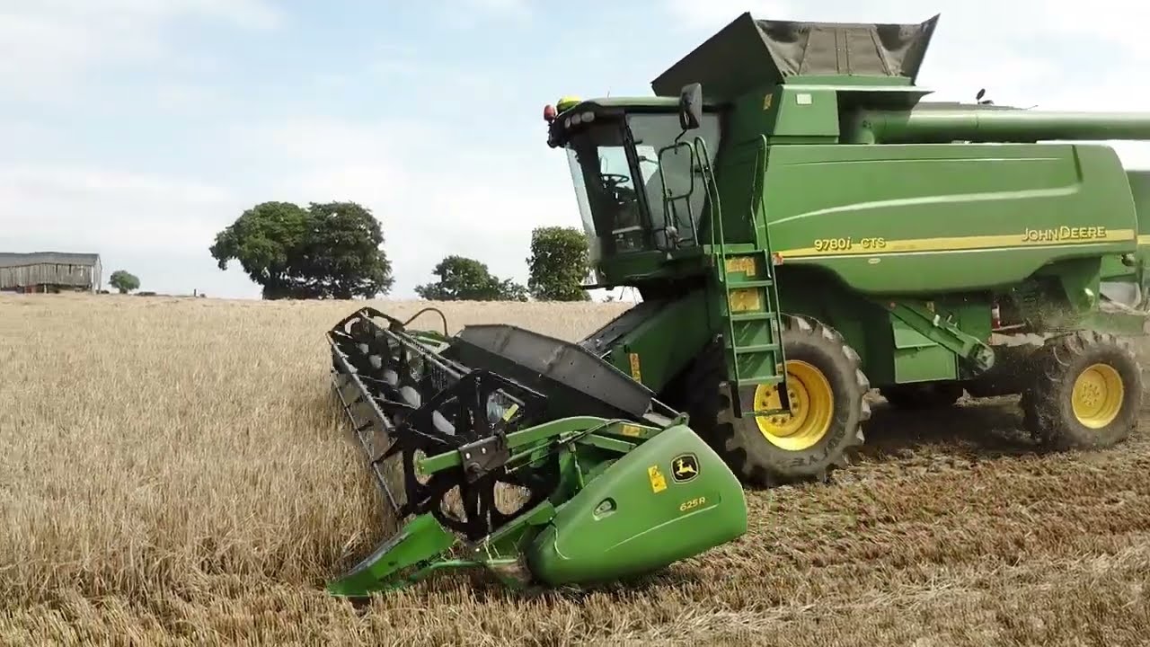 JOHN DEERE 9780 i CTS HILLMASTER  AT WORK ON TRICKY BANKSIDE FIELD