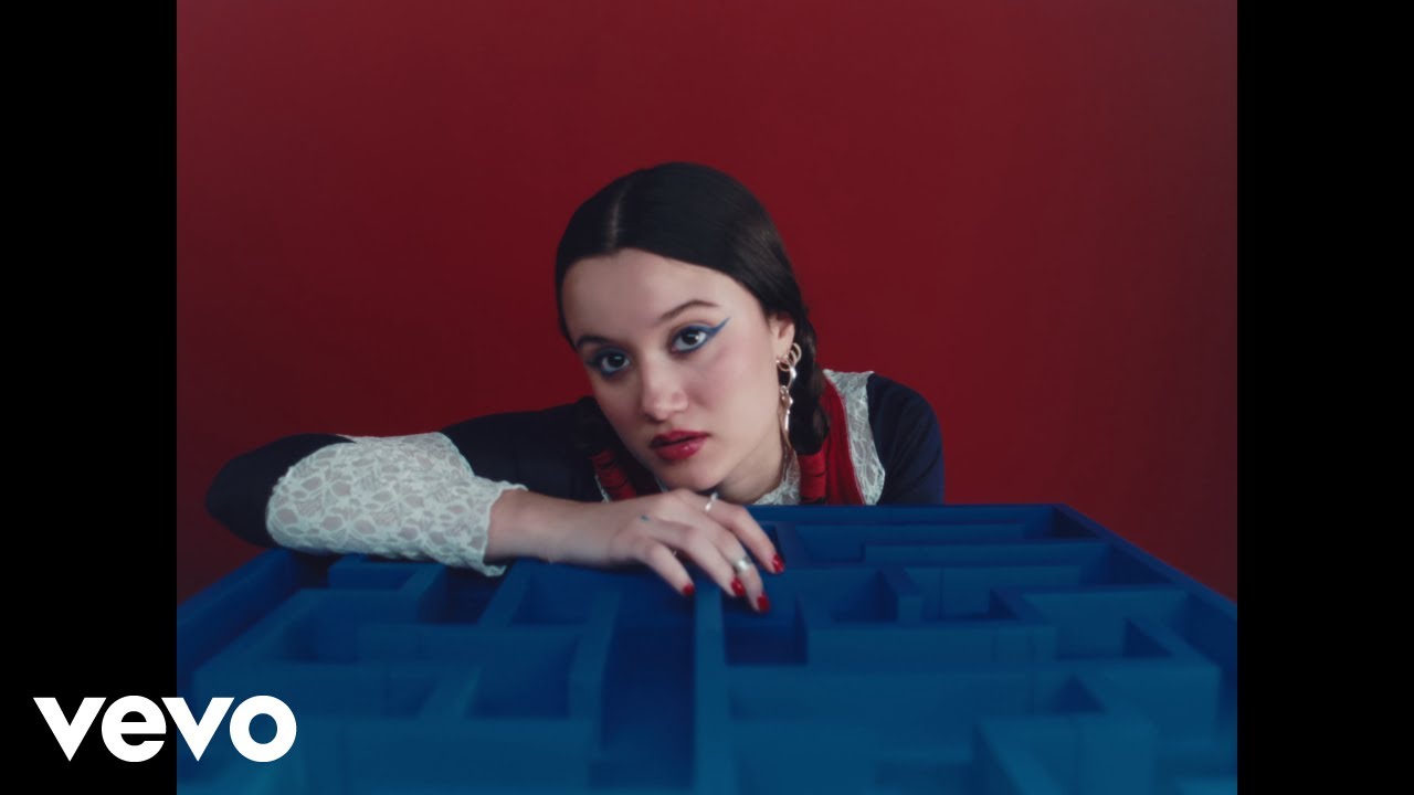 Joaquina - escapar de mi (Lyric Video)