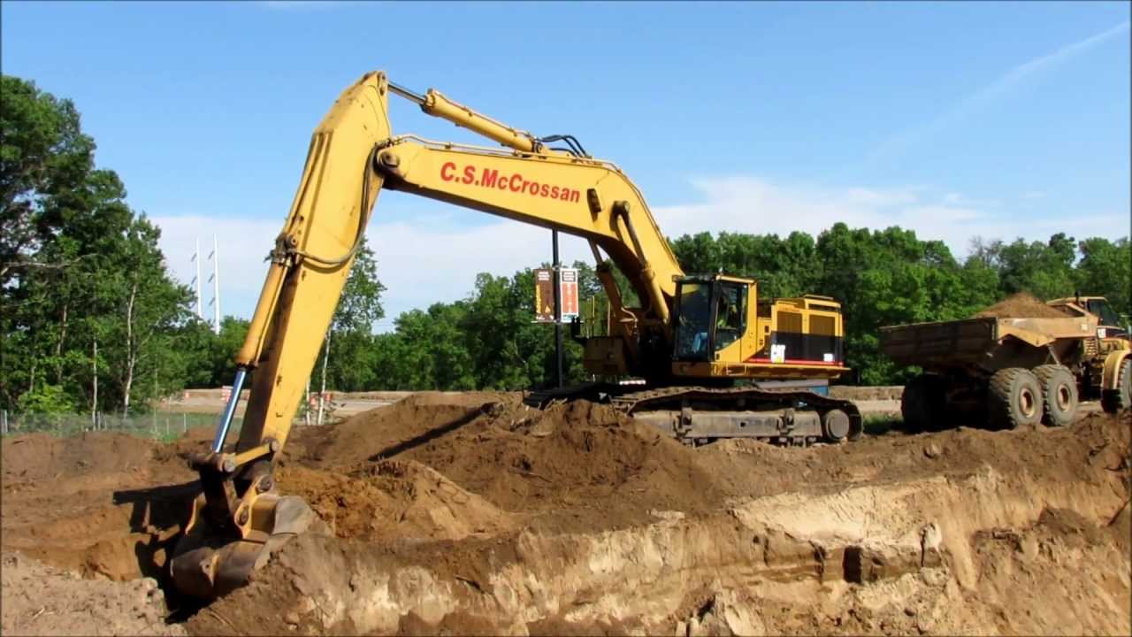 Cat 385B L Loading 40 Ton Articulated Trucks