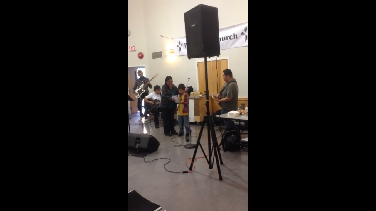 Shirleys grandson singing