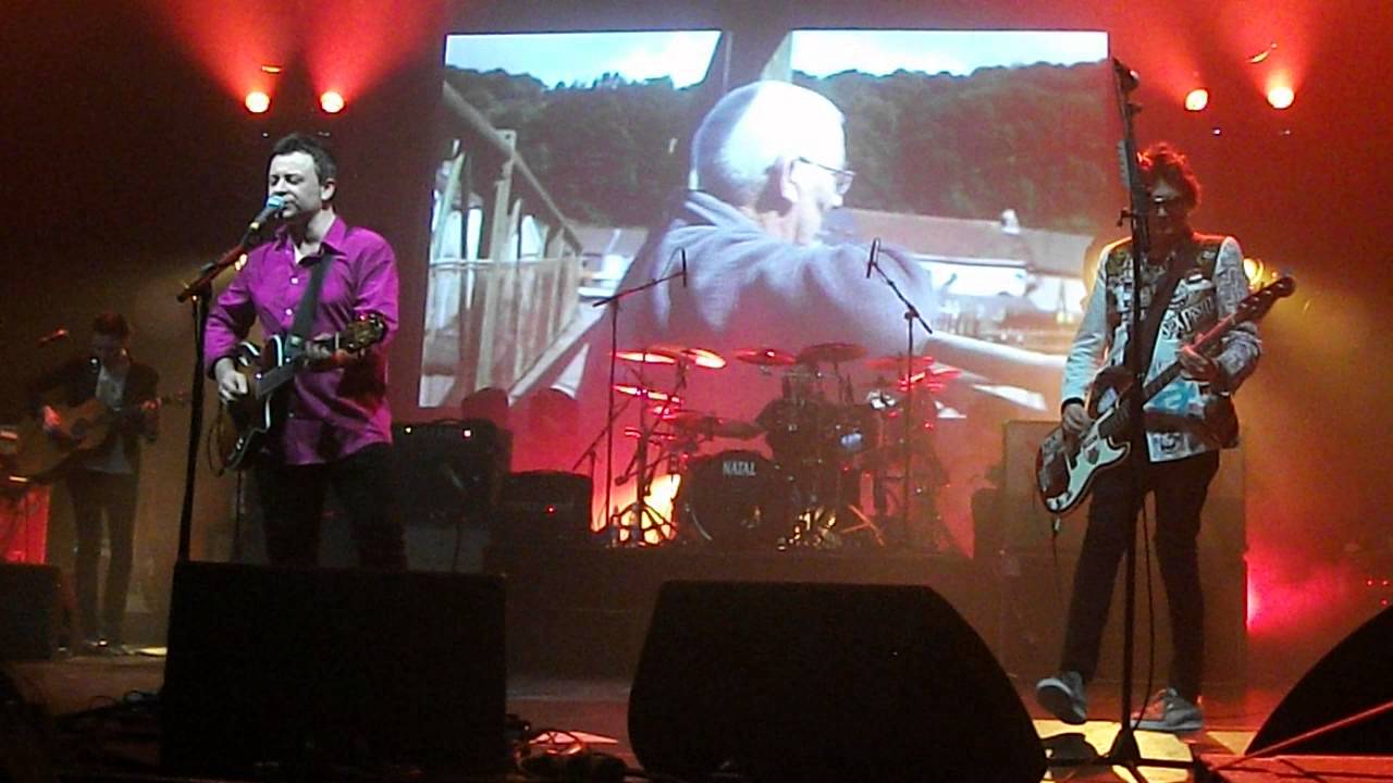 Manic Street Preachers - 'Rewind The Film'