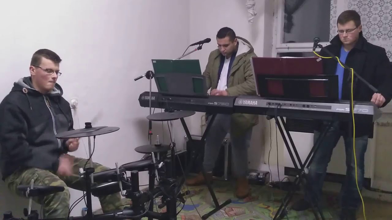 Škuška hej u nás kolo dvora....