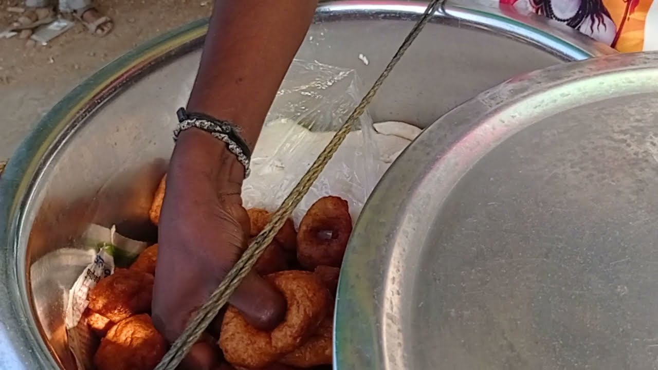 Hardworking Anna selling Idli & medu vada&nbsp;on Cycle&nbsp;only 20Rs/||#MUMBAI STREETFOOD
