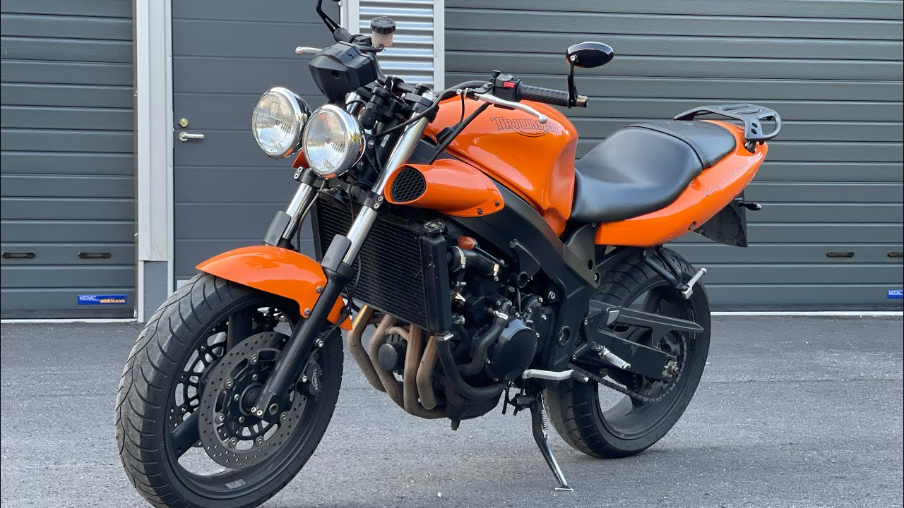 Triumph Speed Four 600 2004 leovince cold start, walkaround and sound check