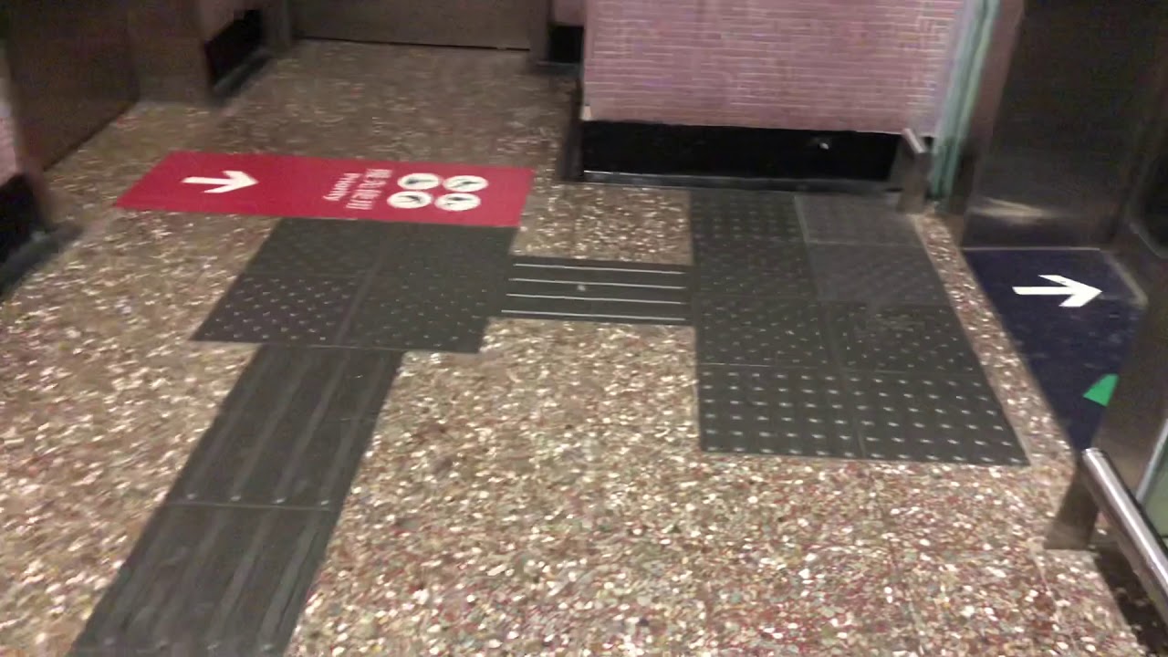 Hong Kong Elevator at MTR Station - Causeway Bay L1 香港地鐵升降機 - 銅鑼灣L1