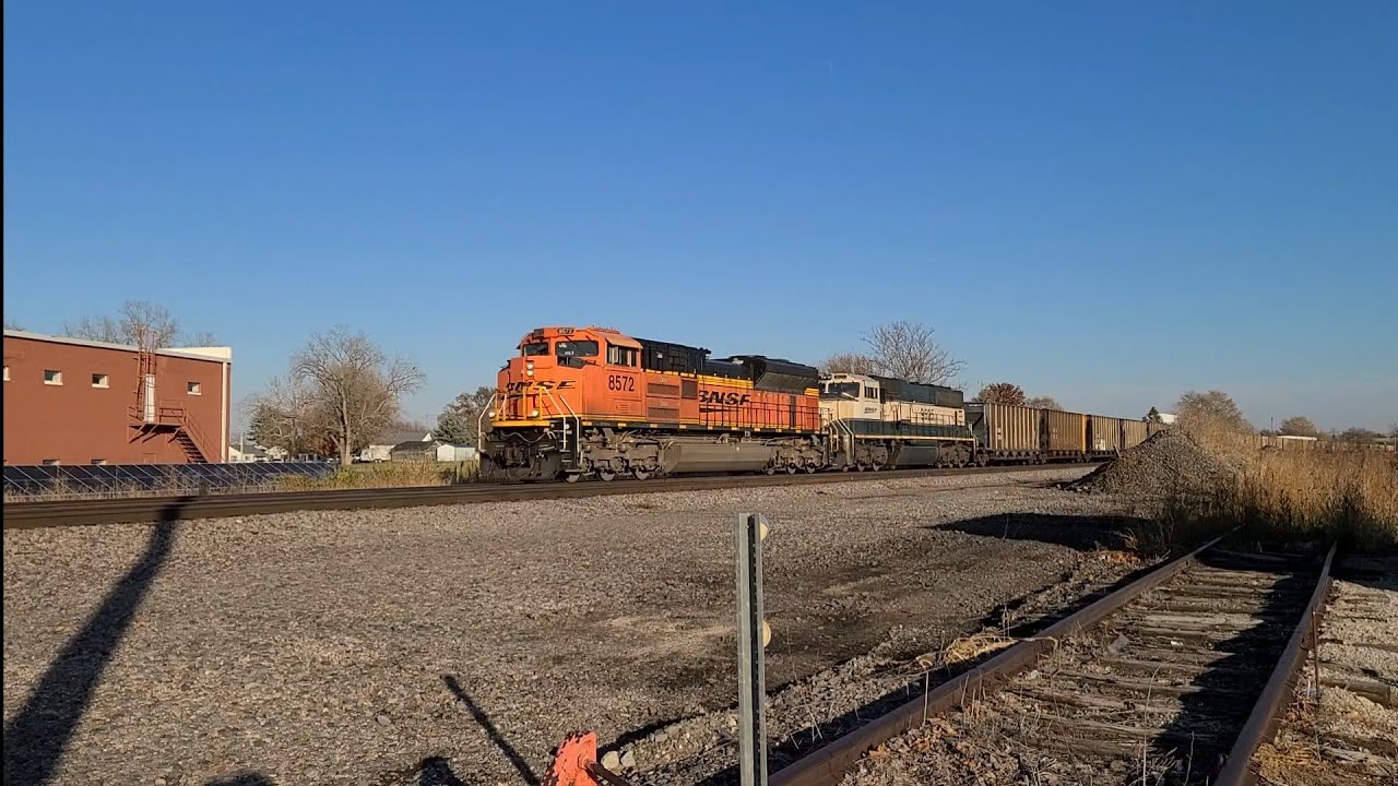 Empty Coal in Mount Pleasant with an Executive Greinstien SD70MAC 10/31/22