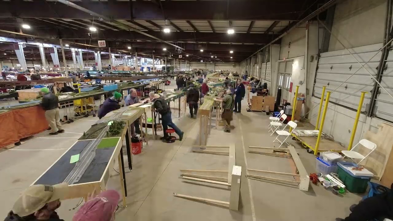 Amherst / Railroad Hobby Show Free-mo Setup Timelapse