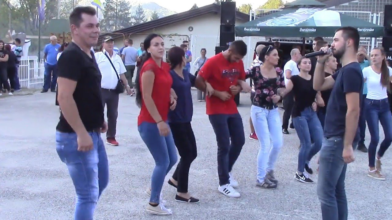 ❤️ Zaljubljeni Elvir i Jasmina kolo vode - Glavatičevo kod Konjica - Amko Bend - Bosanski teferič