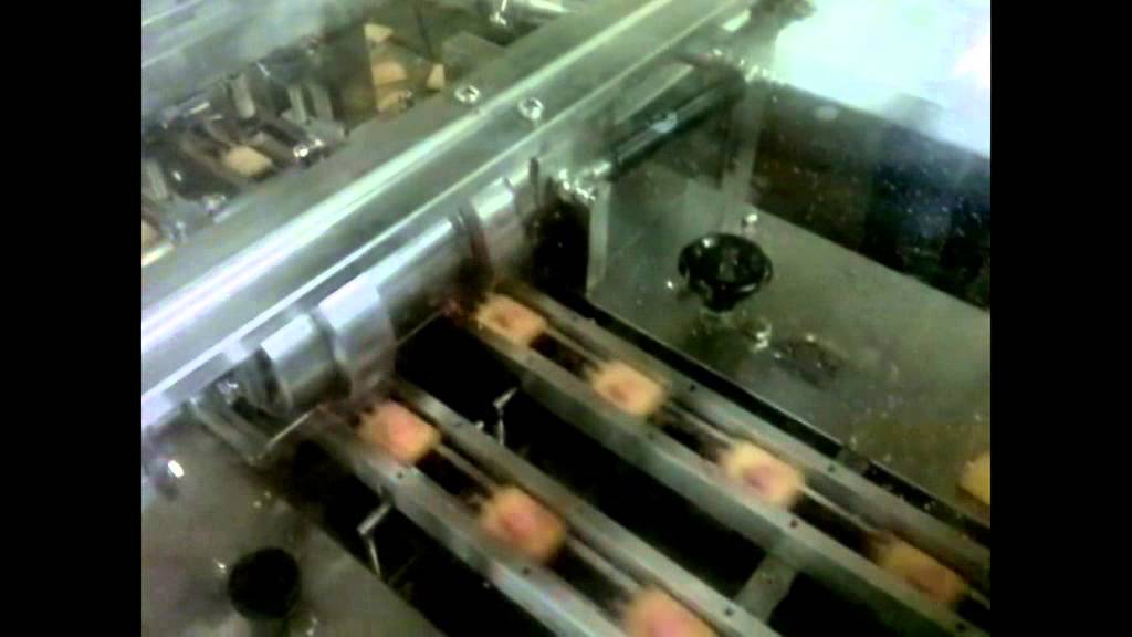 High speed biscuit sandwiching machine with flow packaging