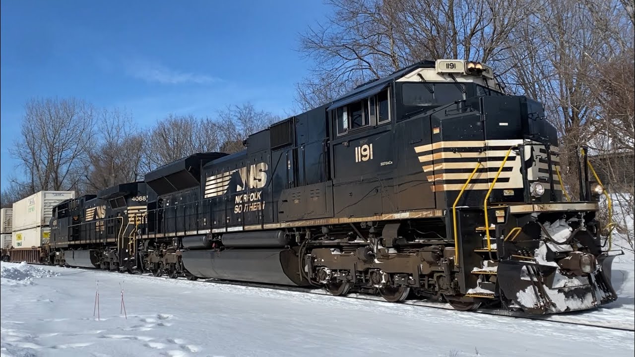 NS Z264 led by SD70ACe #1191  starts up from CP57 after a long wait 