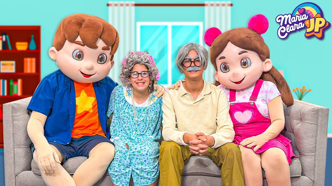 Maria Clara e JP passam o dia com os avós