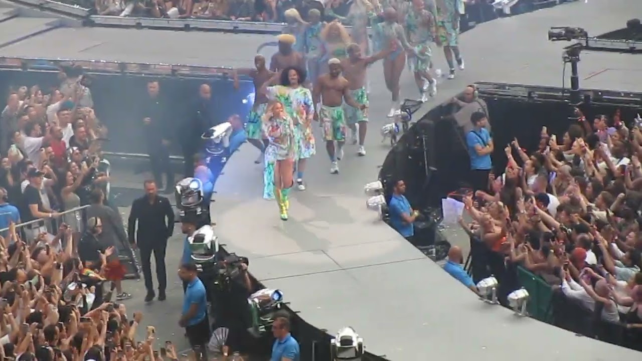 Beyoncé (LIVE) - ENERGY +  BREAK MY SOUL (Part 1) With Dancers