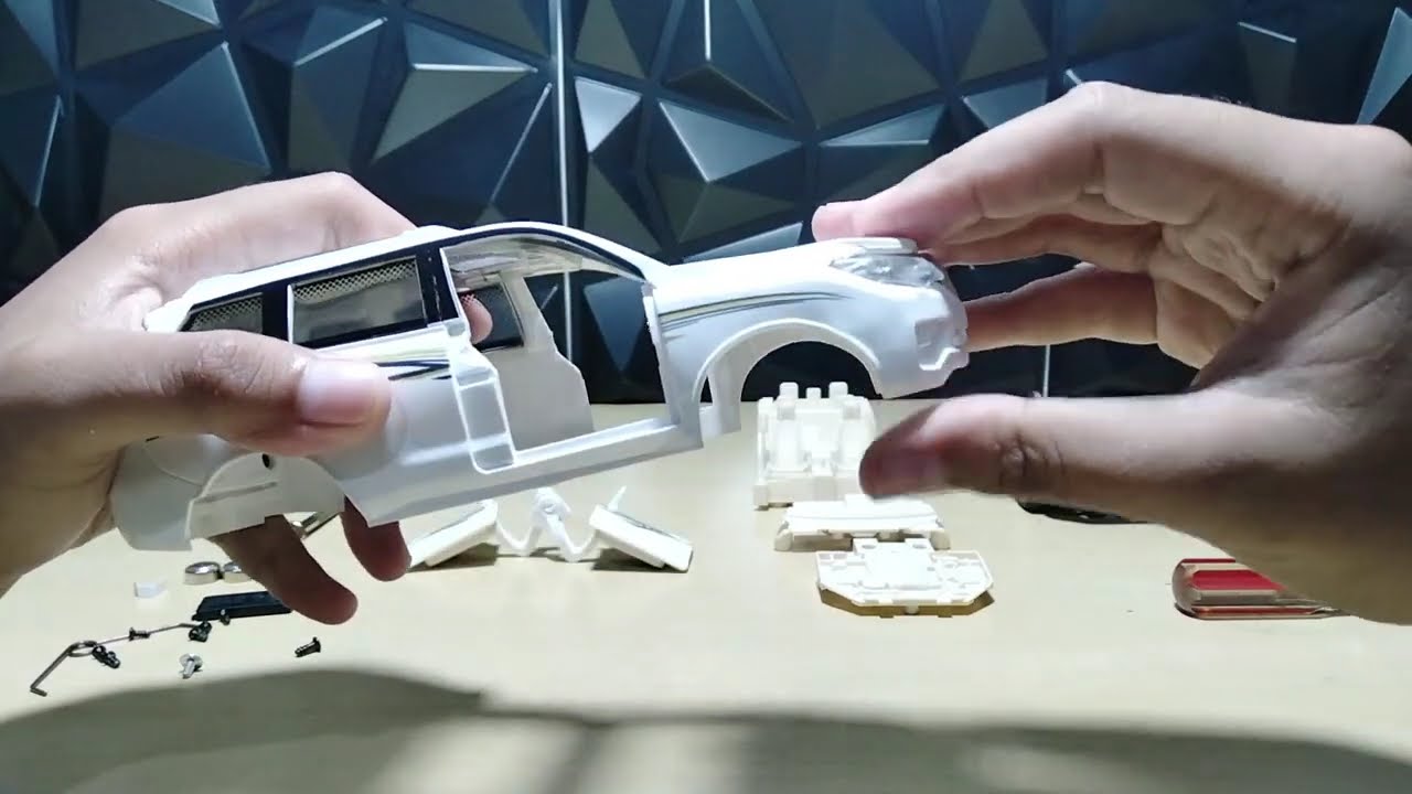 Merakit Dan Memperbaiki Diecast Toyota Prado Skala 1:32