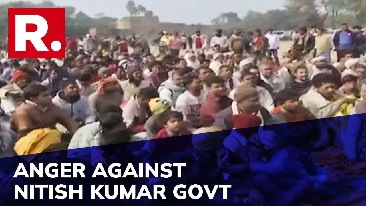 In Bihar's Buxar, Farmers & Locals Stage Sit-in Protest Against Police Brutality