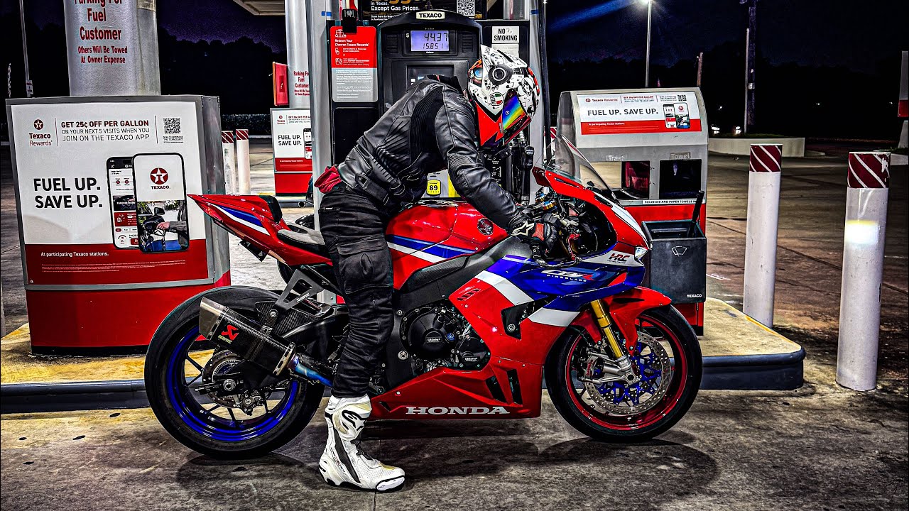 VIOLENTLY PUSHING A 2025 HONDA FIREBLADE SP TO ITS LIMIT 