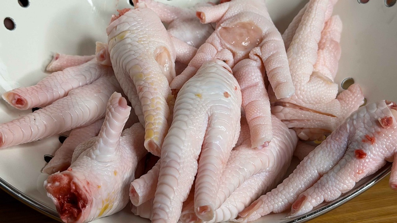 The secret to a quick and delicious chicken feet recipe: both fast and delicious!
