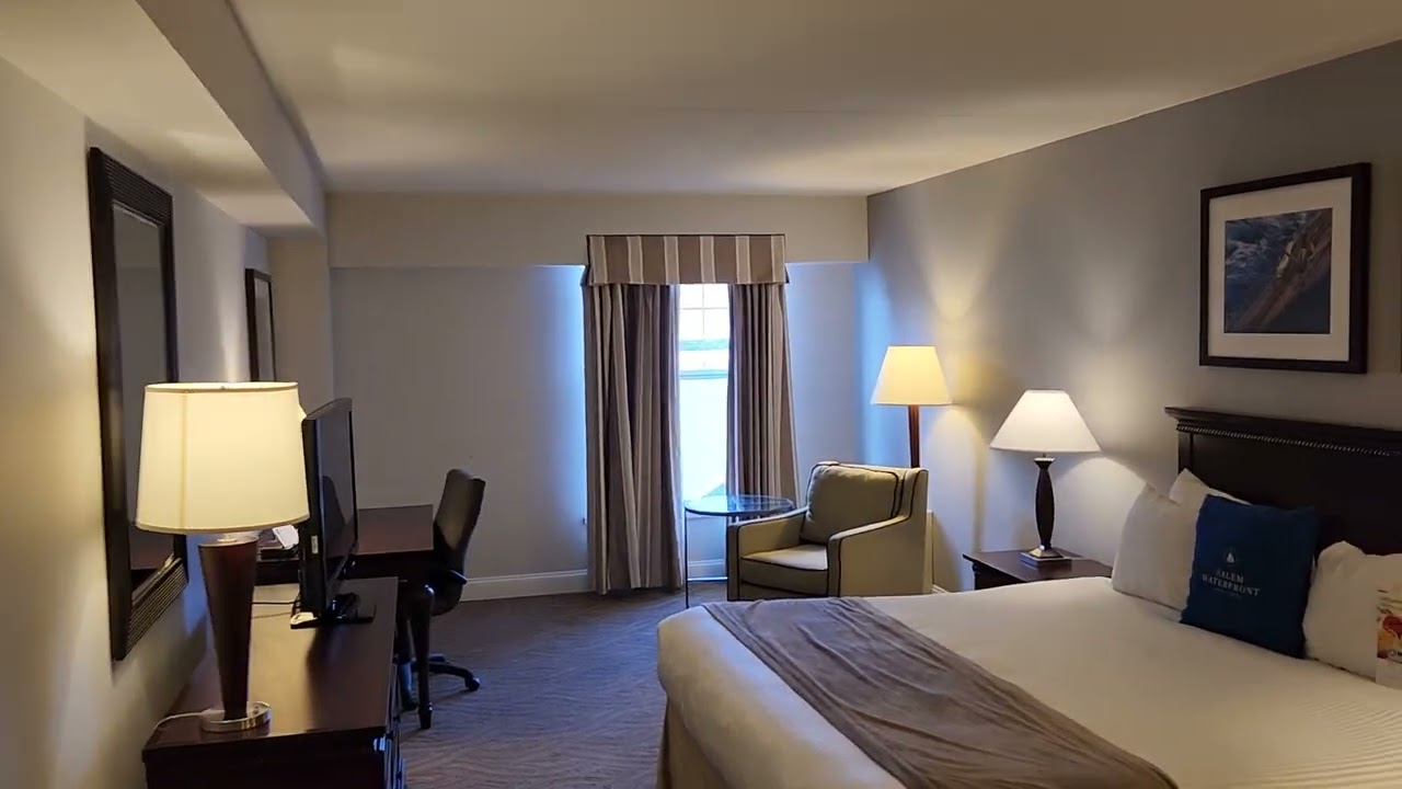 Salem Waterfront Hotel and Suites Deluxe King room