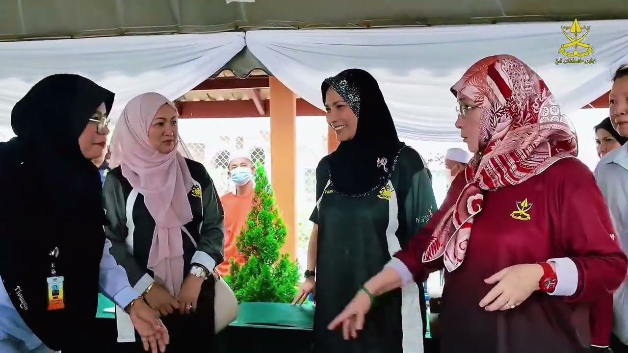 Tengku Ampuan Pahang & Sultanah Terengganu Masak Bubur Lambuk di Penjàra Marang