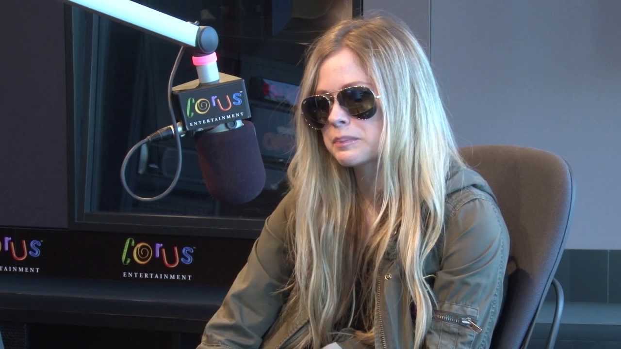 953 Fresh FM Interview with Avril Lavigne