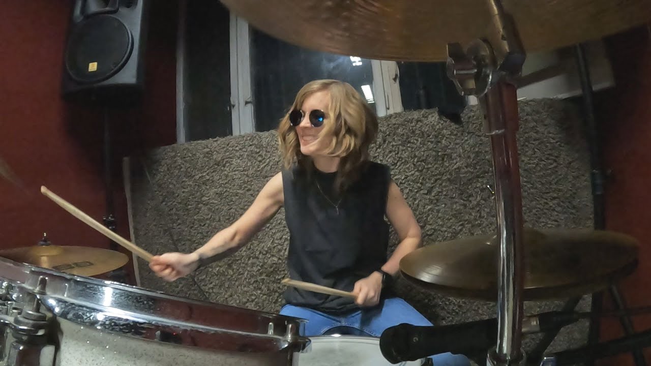 Halápi Katinka - blink-182 - Feeling This - (drum cover)