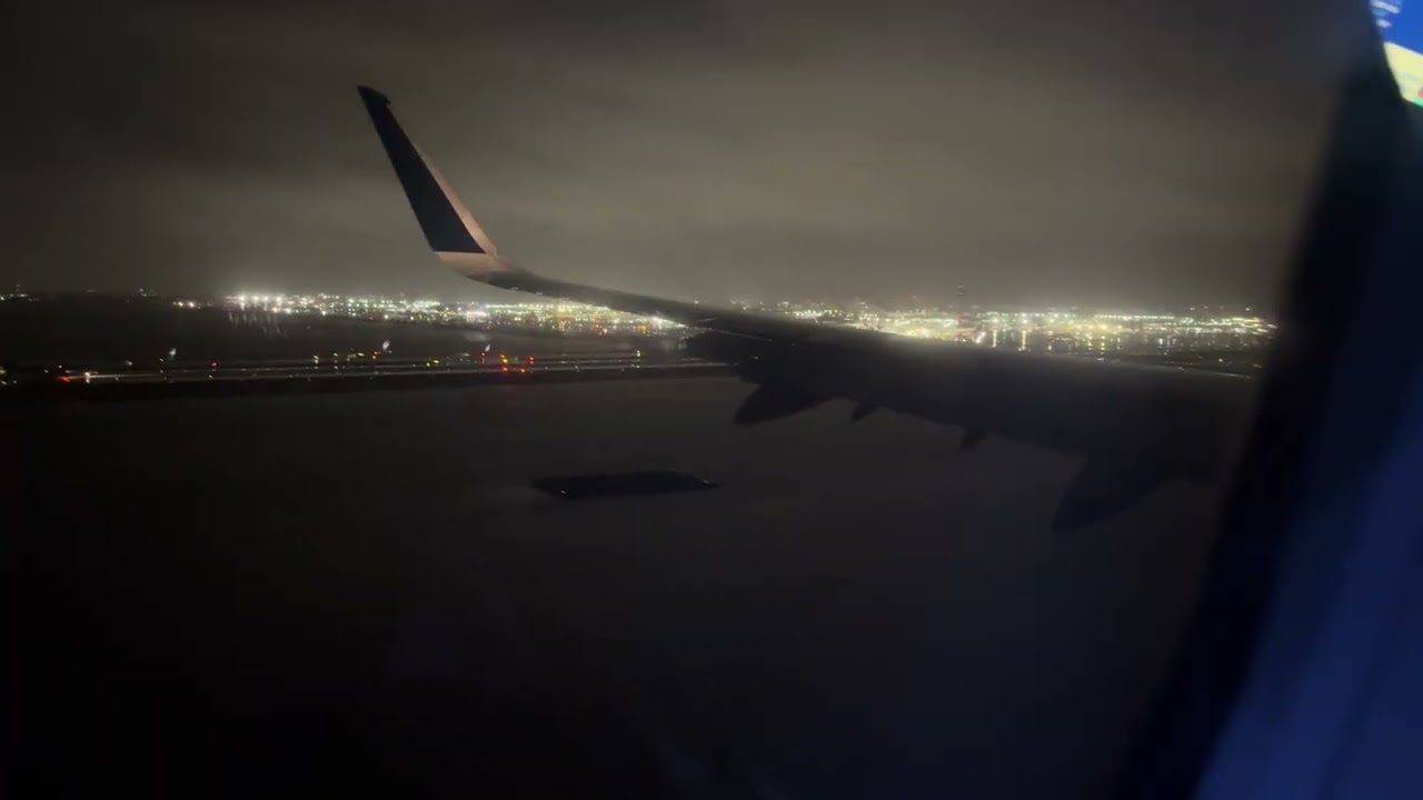 JetBlue Airbus A321-231 #N934JB on a turbulent approach into John F. Kennedy International airport 