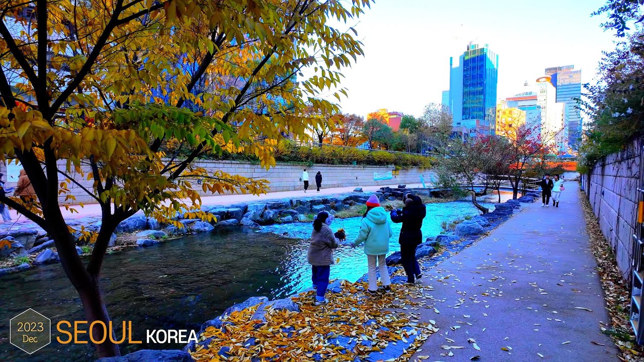 Cheonggyecheon Stream, winter walk •[4k] Seoul, Korea
