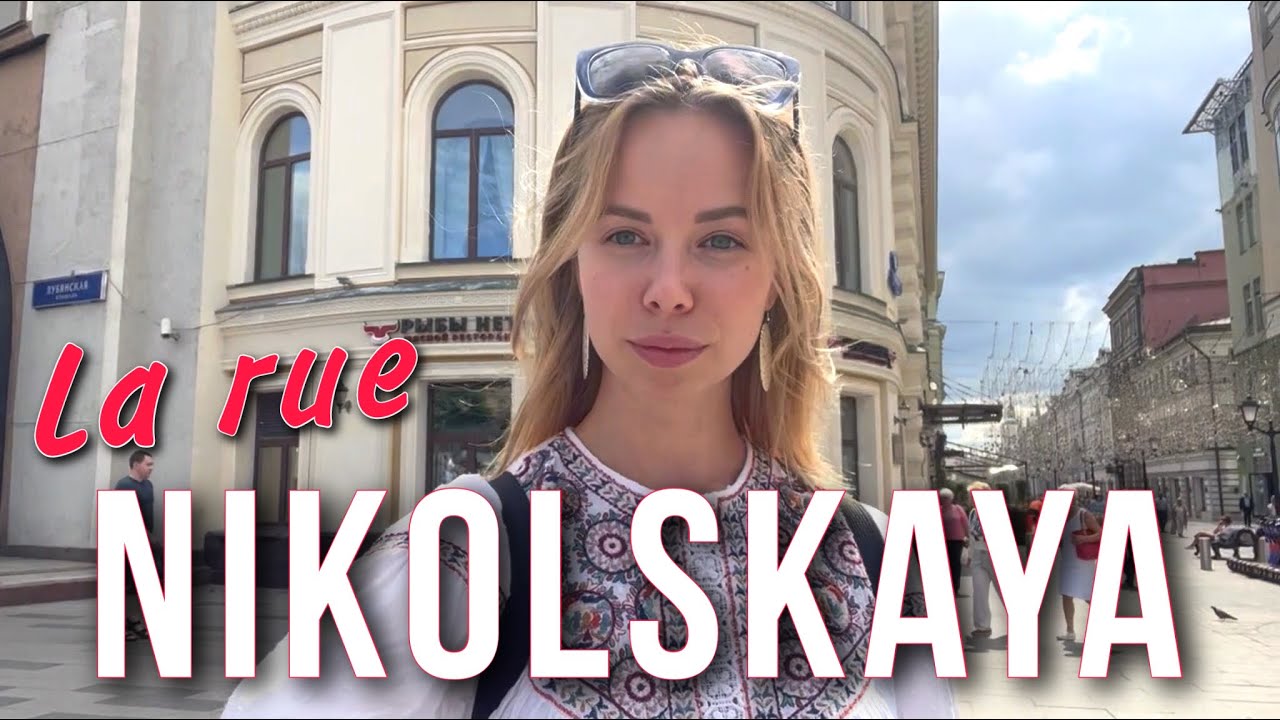On se promène dans la rue Nikolskaya, à Moscou