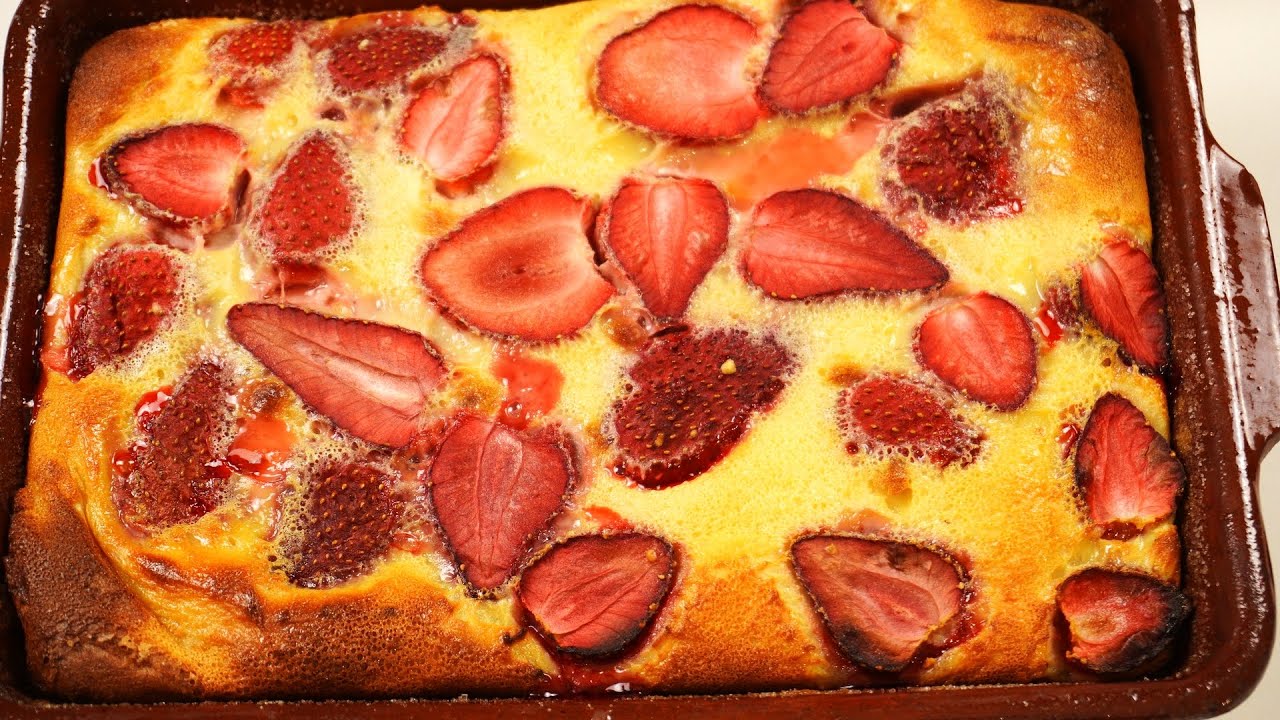 Baked dessert with fruit - Strawberry flaugnarde