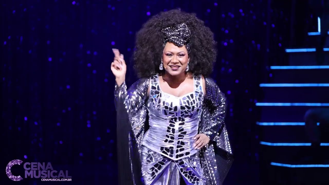 Priscilla, a Rainha do Deserto - 'Abertura/It's Raining Men'