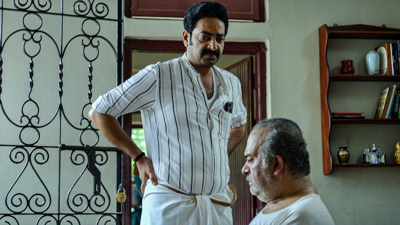 ഇനിയും നിങ്ങടെ കയ്യിൽ പൊട്ടിക്കാൻ ബോംബ് വല്ലതും ബാക്കിയുണ്ടോ ? | Malayalam Comedy | Saiju Kurup