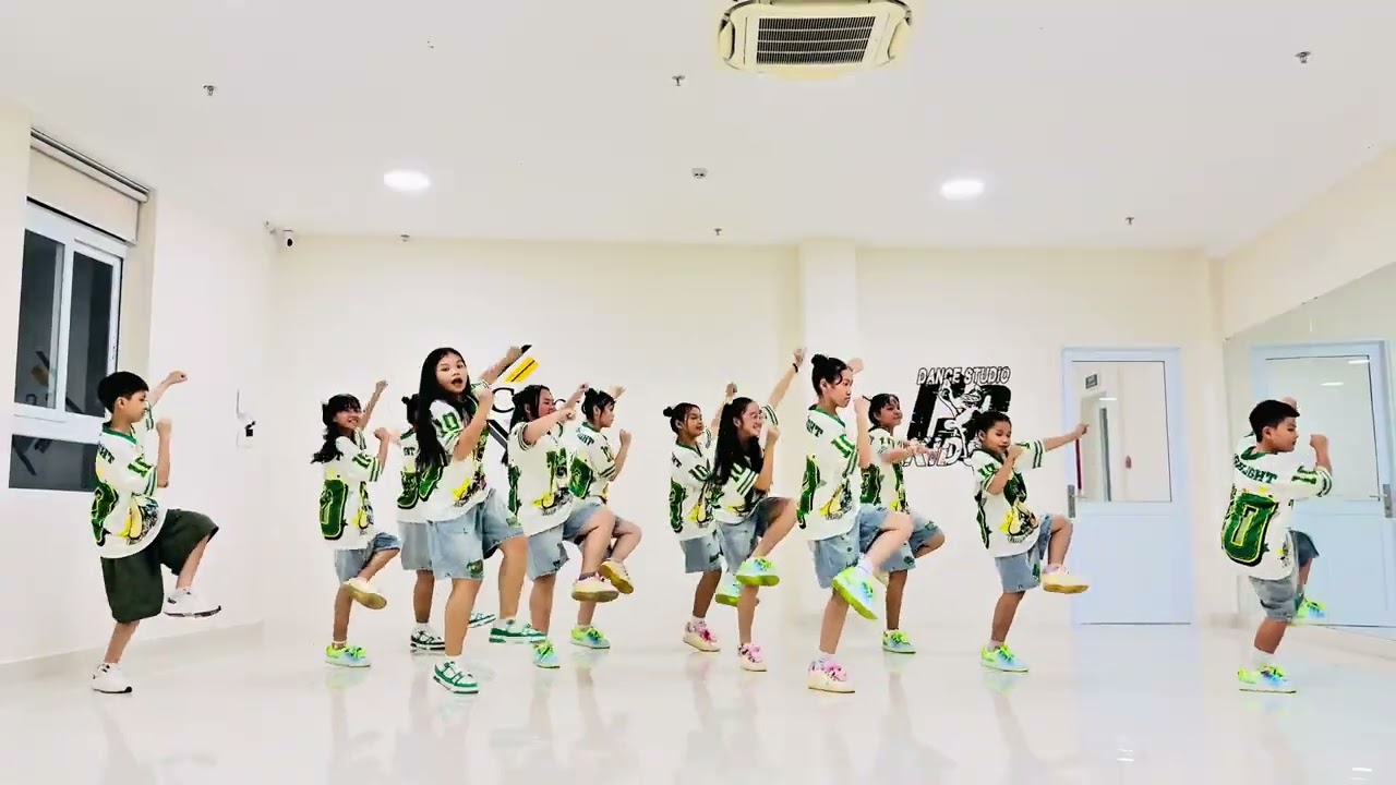 Ếch ngoài đáy giếng | Dance Choreorgaphy | By C-S Crew