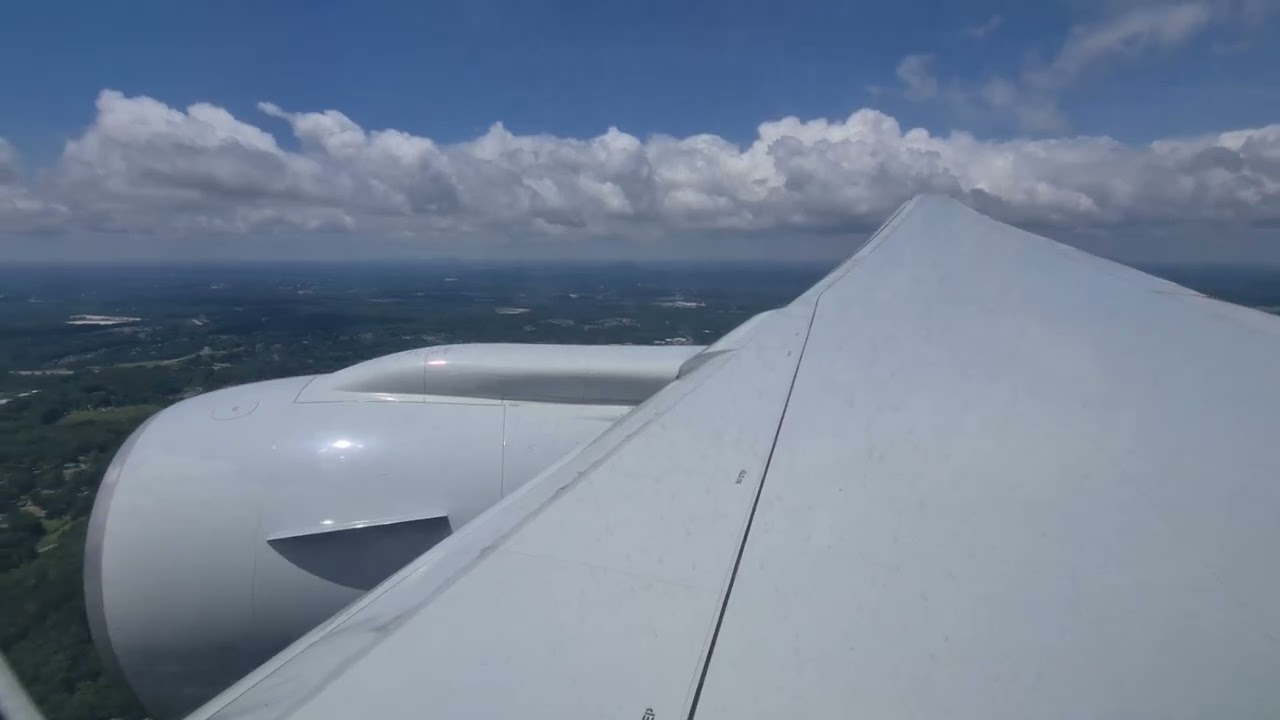 American Airlines Boeing 777-200 Landing in Charlotte Douglas Airport