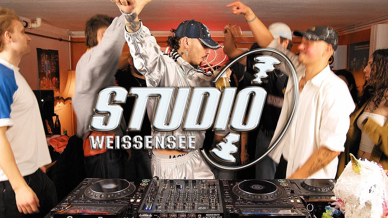 AM&Oslash;N | Formula90 Showcase (3/4) | Studio Wei&szlig;ensee