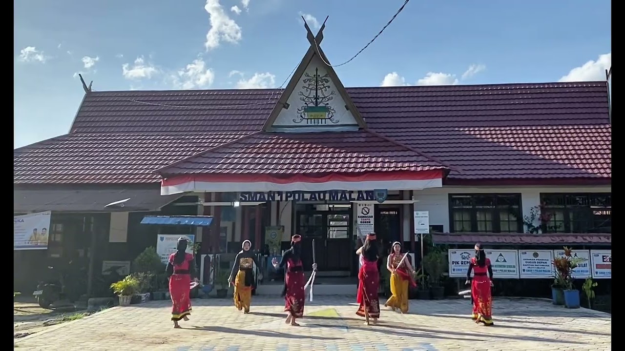 Tugas praktek Seni Budaya Judul Tarian : Tarian Mandau “BAWI KAMENTENG”