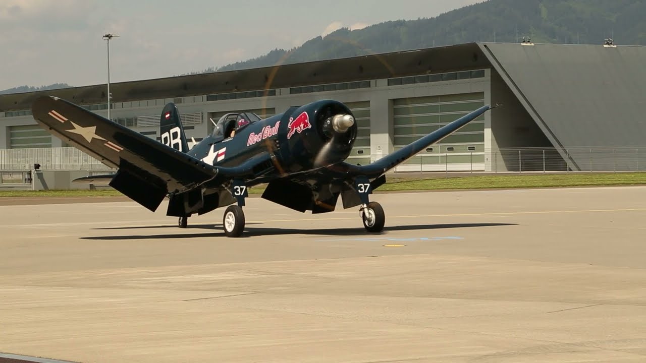 Chance Vought F4U "Corsair" Flying Display mit gewaltigem Sound (mit Kommentar)